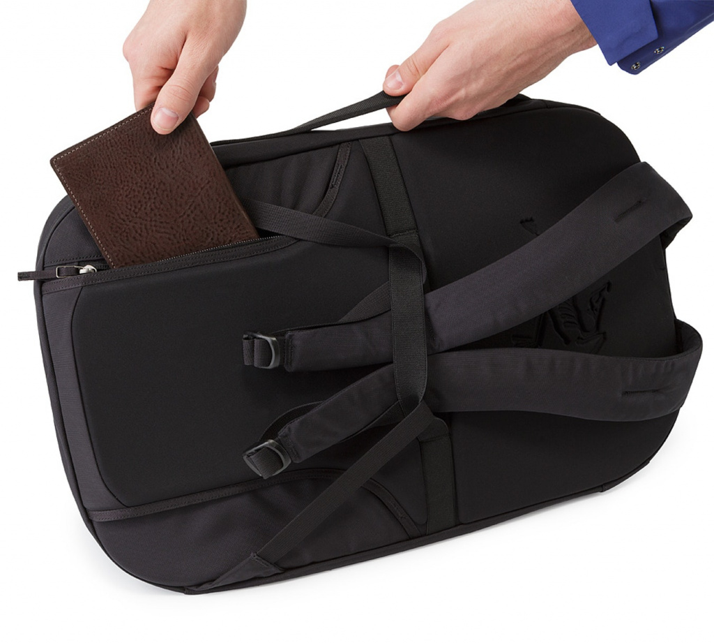 Blade-28-Backpack-Black-Back-Panel-Pocket.jpg